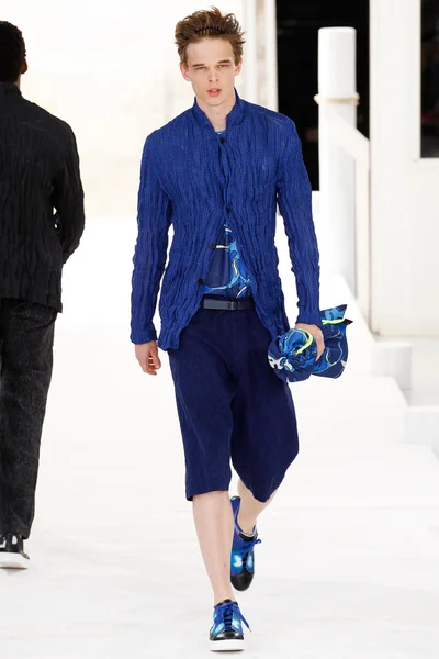 Look 17